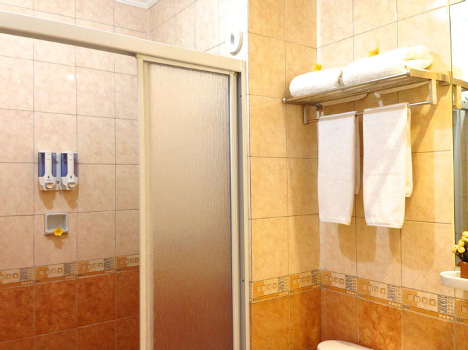 Bathroom 15