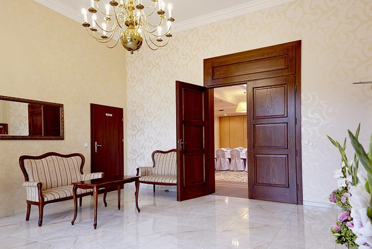 Public Area, Confero Nowa Basn, Nysa