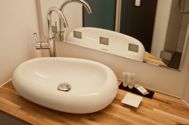 Bathroom 11