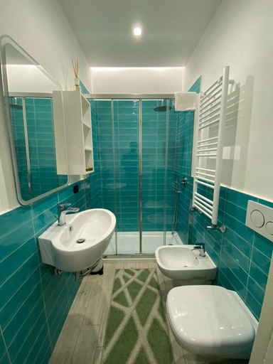 Bathroom, B&B CASA GIULIA, Napoli