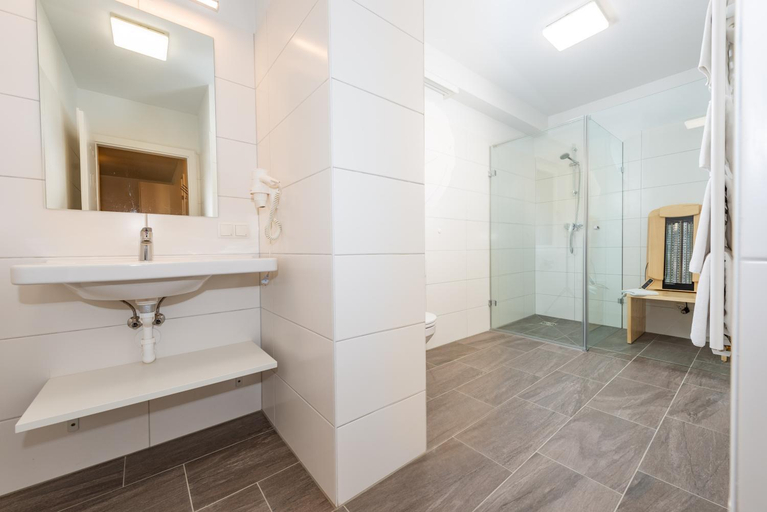 Bathroom 2, Panorama Lodge Premium Apartments, Liezen