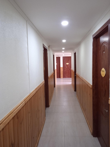 Others 5, Hostal JC, Última Esperanza