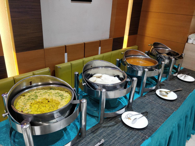 Food & Drinks 4, Hotel Royal Shelter, Valsad