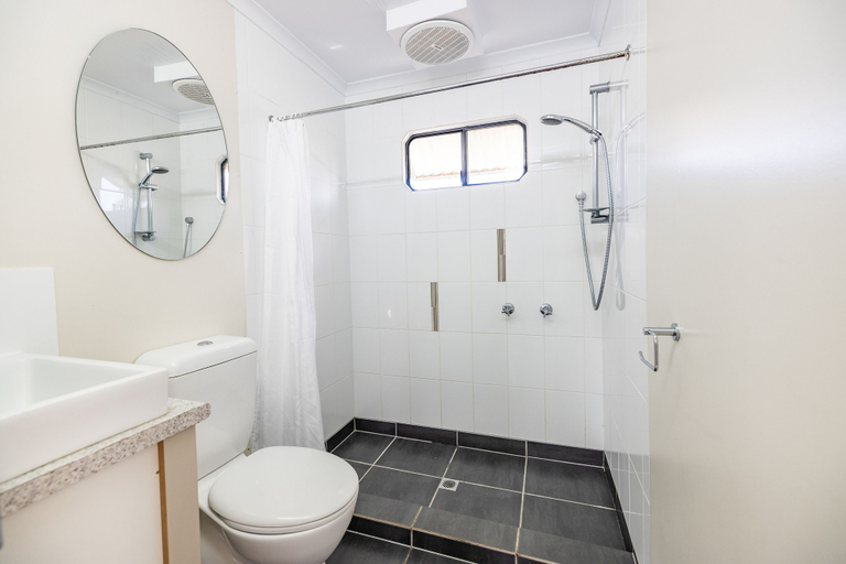 Bathroom 4, NRMA Capricorn Yeppoon Holiday Park, Livingstone - Pt B