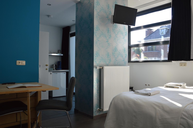 Others 5, Het blauwe huis, Beesel