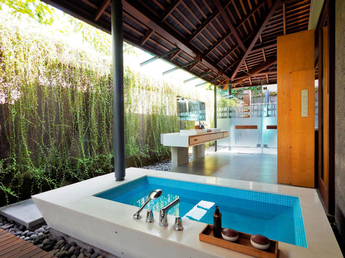 Swimming Pool 23