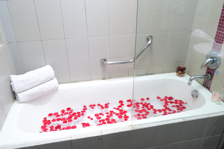 Bathroom 3, ZenRooms Cengkareng, Tangerang