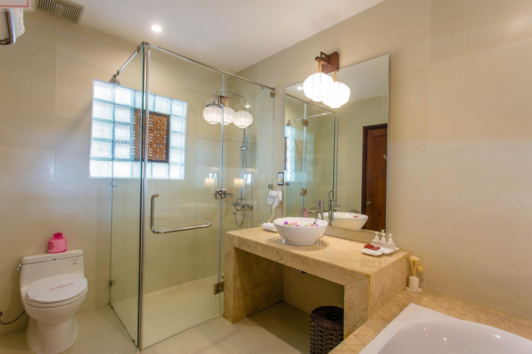 Bathroom 4, Vinh Hung Riverside Resort, Da Nang