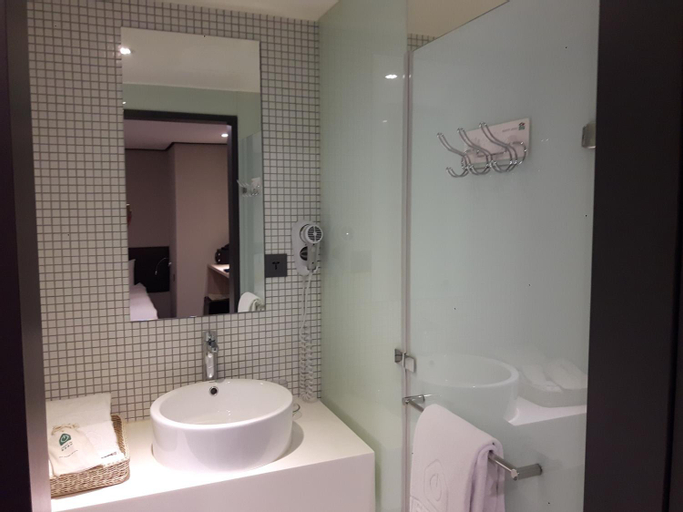 Bathroom 7