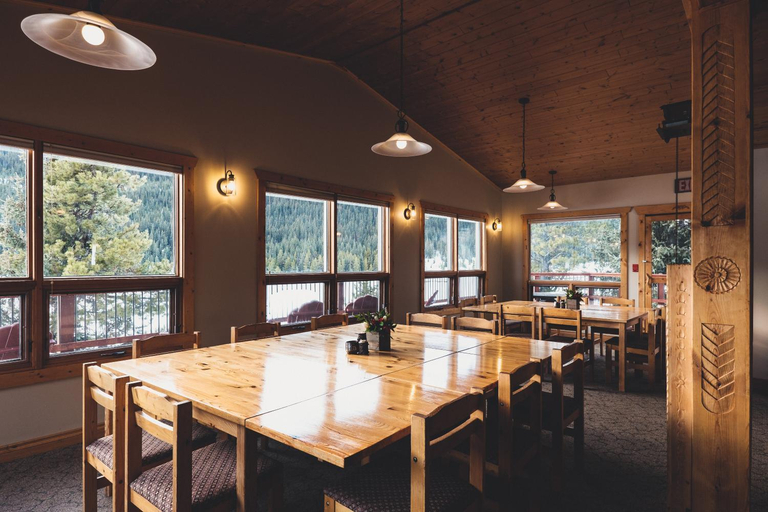 Food & Drinks 4, Mount Engadine Lodge, Division No. 15