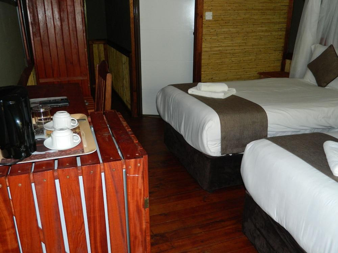 Bedroom 2, Kwalape Safari Lodge, Chobe