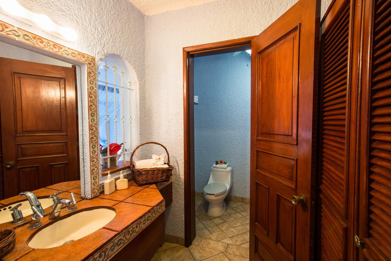Bathroom, Chez Waffle Hotel, Cozumel