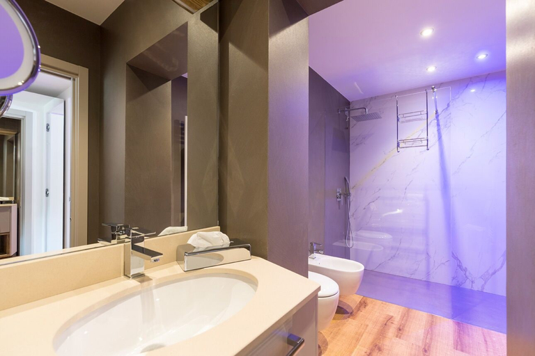 Bathroom 5, Aktivhotel Santalucia, Trento