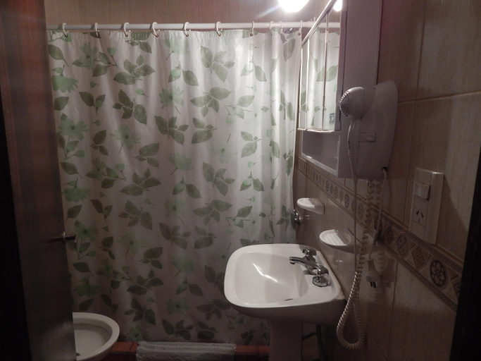 Bathroom, Hotel Colonial, La Costa