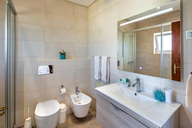 Bathroom 4, Flor da Laranja, Albufeira by AlgarveBlossom, Albufeira