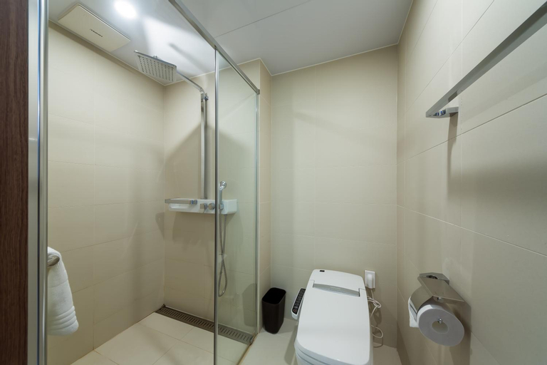 Bathroom 12