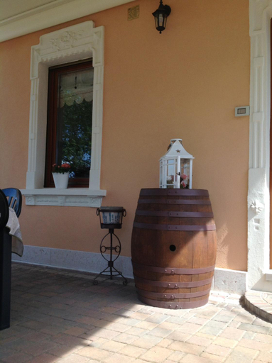 Others 4, B&B Acero Rosso, Verona