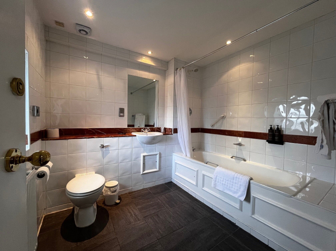 Bathroom 4, Blackwell Grange Hotel, Darlington