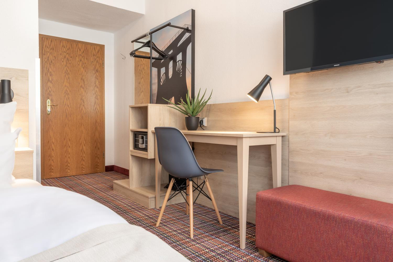 Bedroom 4, Novum Hotel Ambassador, Essen