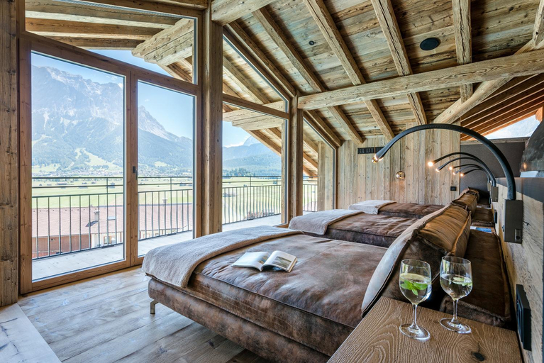 Bedroom, Hotel Post Lermoos superior, Reutte