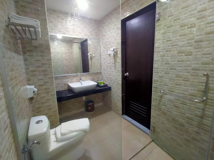 Bathroom 10