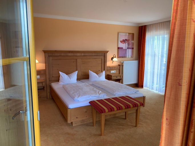 Bedroom 2, Hotel Sonnenblick, Lichtenfels