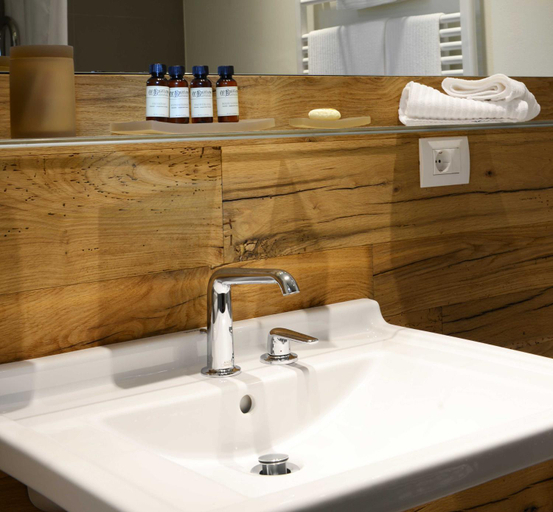 Bathroom 2, Il Gallo Senone Resort e Spa, Ancona