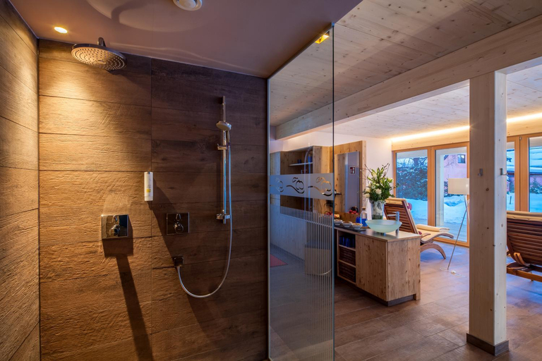 Bathroom 5, Das Hotel Eden - Das Aktiv- & Wohlfuhlhotel in Tirol auf 1200m Hohe, Innsbruck Land
