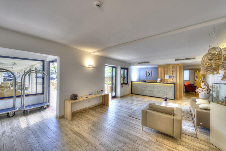 Public Area 4, Bella Hotel & Restaurant with private dock for mooring boats, Brescia
