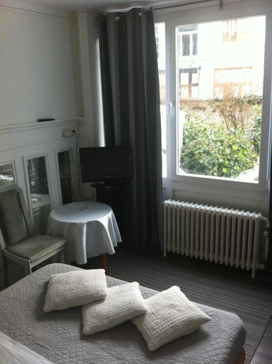 Others 3, Hotel Residence 18, Bruxelles