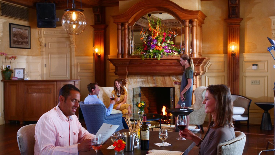 Food & Drinks 5, Ledson Hotel & Zina Lounge, Sonoma