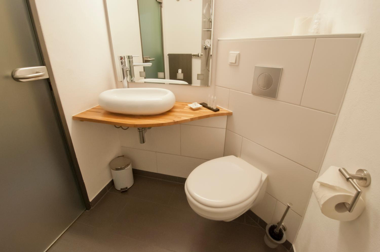 Bathroom 13