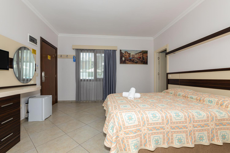 Bedroom 2, Amfora Hotel, Bodrum