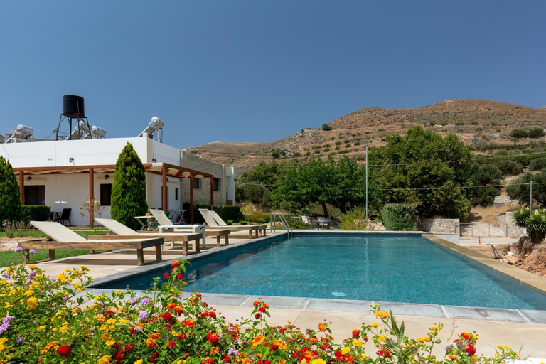Sport & Beauty 2, Agarathos Rooms & Pool Kaliviani -On the road to Balos, Crete