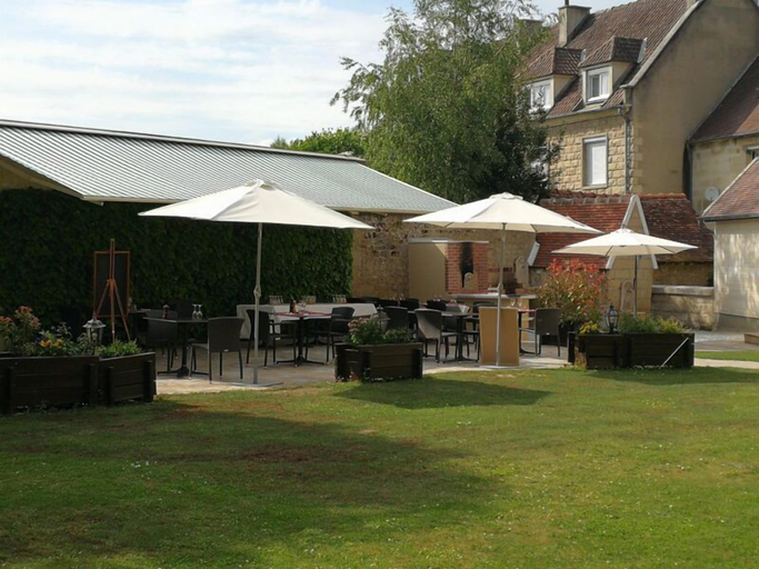 Exterior & Views 2, Auberge du jeu darc, Oise