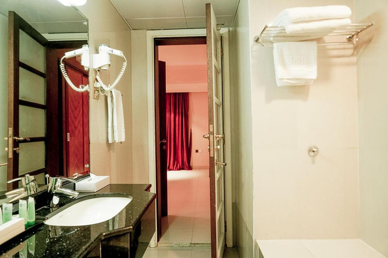 Bathroom 4, Larosa Hotel, Bausher