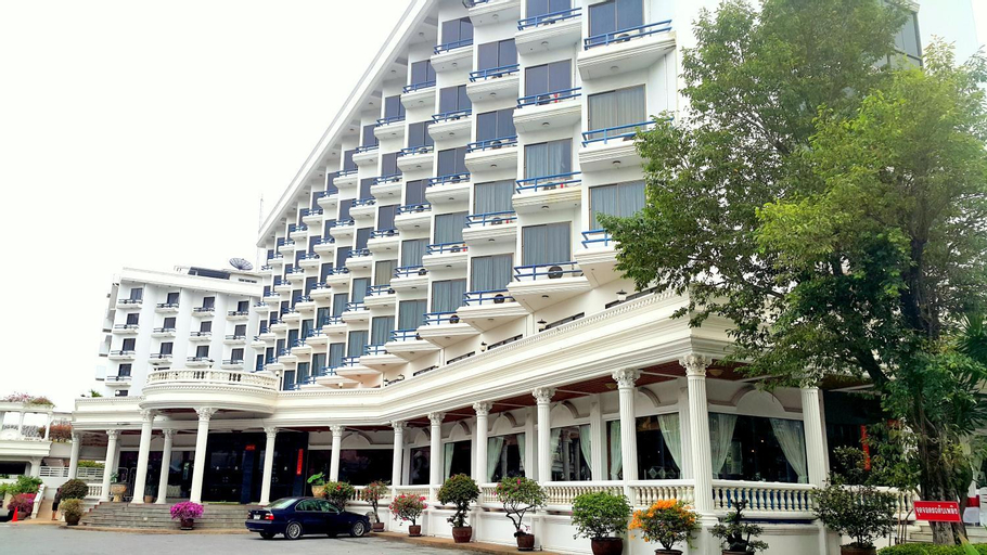 Exterior & Views 14