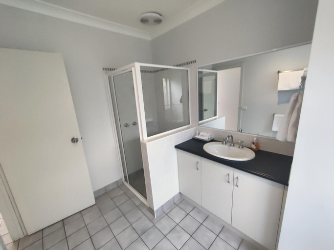 Bathroom 14