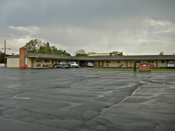 Others 2, Hub Motel, Deschutes