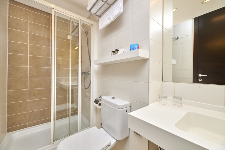 Bathroom 5, Hotel Molindrio Plava Laguna, Vrsar