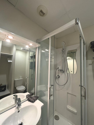 Bathroom 3, Rent Cannes Meublés Gambetta, Alpes-Maritimes