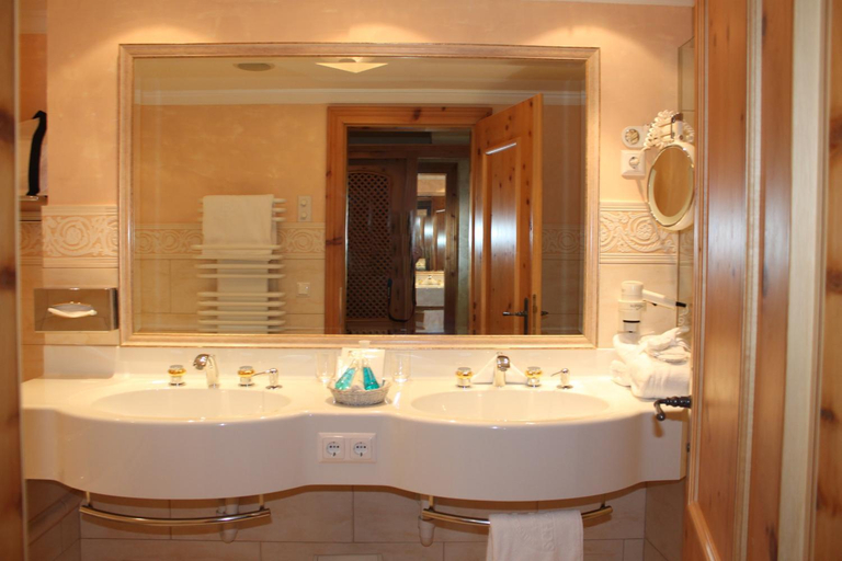 Bathroom 5, Wellnessresidenz Schalber, Landeck