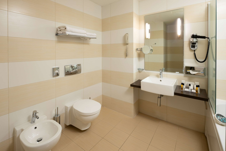 Bathroom 5, Golden Tulip Ana Tower Sibiu, Sibiu