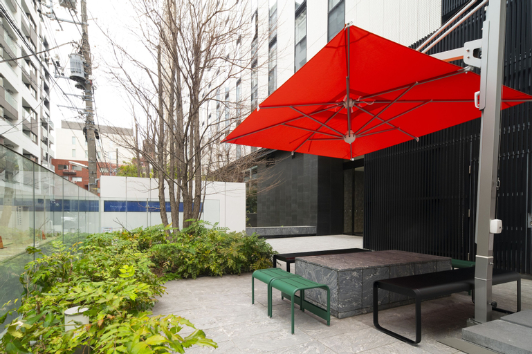 Exterior & Views 11
