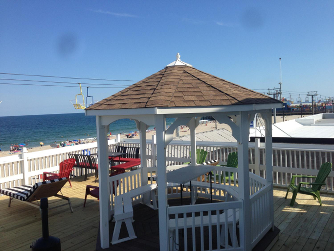 Food & Drinks 4, Boardwalk Hotel Charlee & Apartments Beach Hotel Oceanfront, Ocean