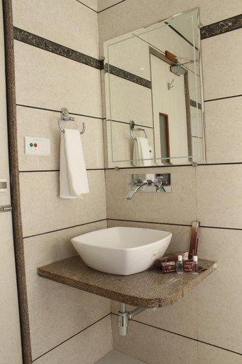 Bathroom 2, Hotel Royal Shelter, Valsad