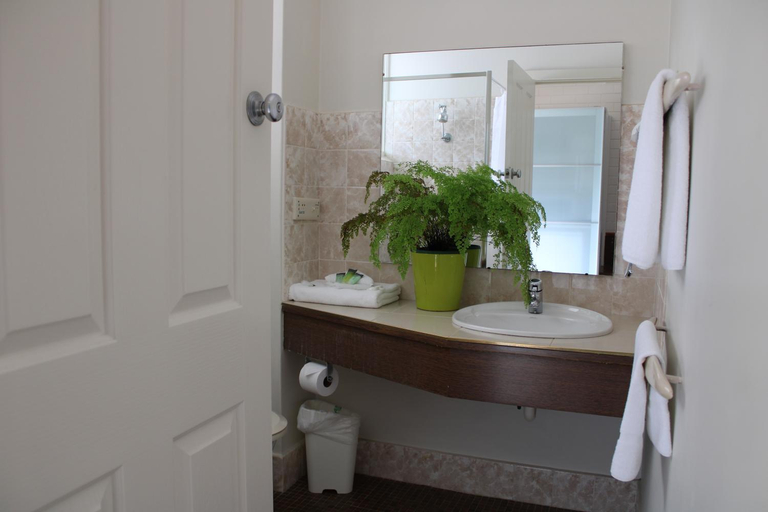 Bathroom 5, Prom Country Lodge, South Gippsland - East