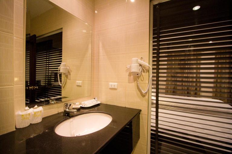 Bathroom 4, LK Mansion, Pattaya