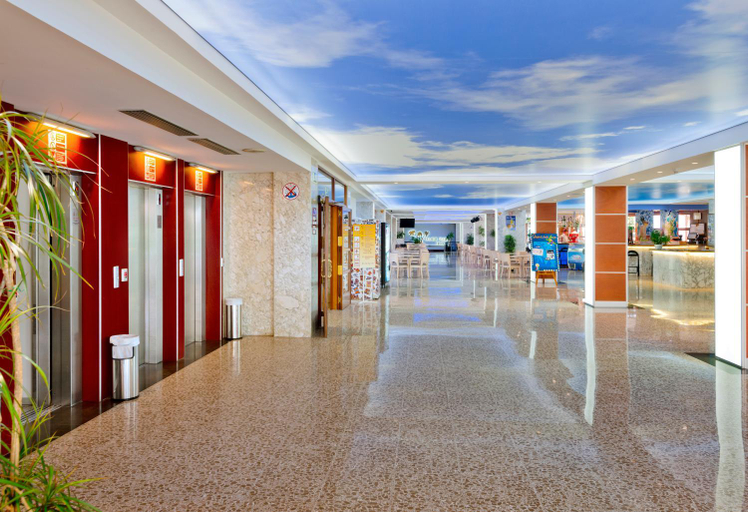 Public Area 4, GHT Oasis Park & Spa, Girona
