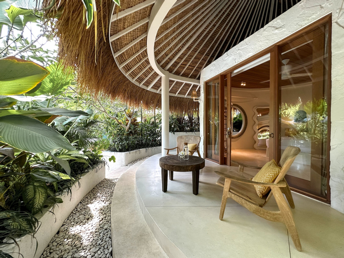 Exterior & Views 17
